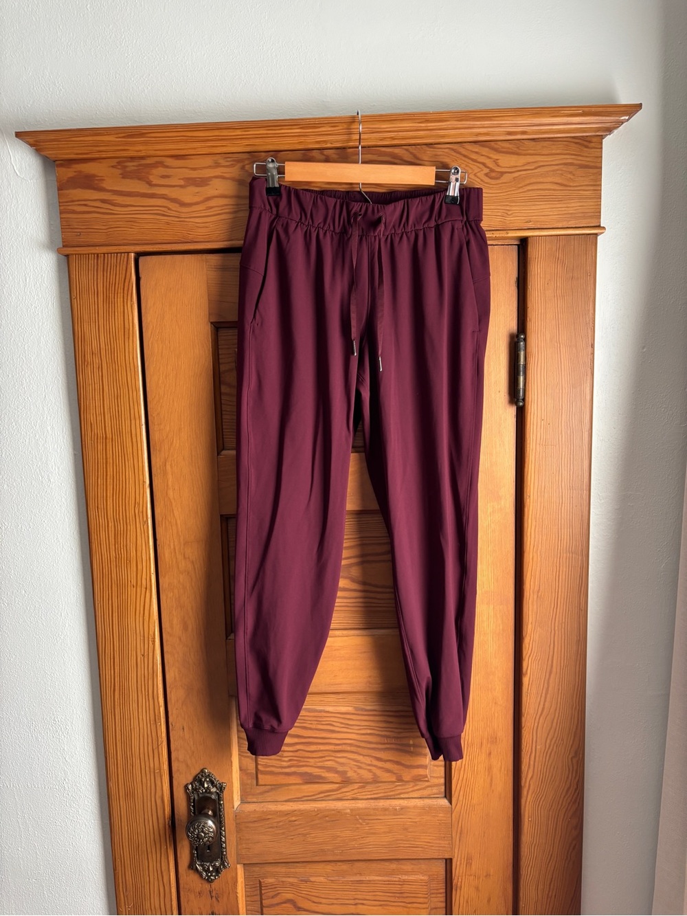 Lululemon On the Fly Jogger Luxtreme 25" Inseam in Cassis Size 6